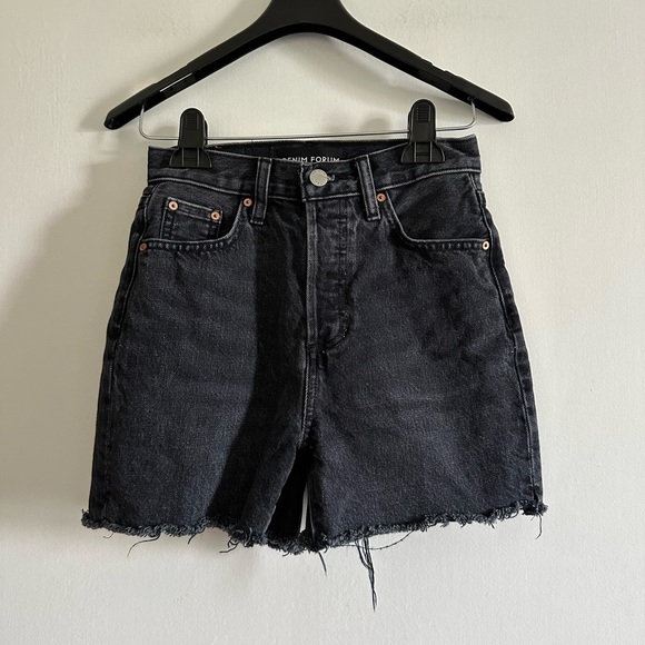 Aritzia Denim Forum Black ‘The Yoko Mid Thigh Short’ Jean Shorts size 23 EUC - Picture 2 of 8